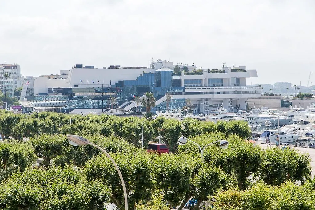 Top floor2 beds w/sea wiew Cannes 0*,